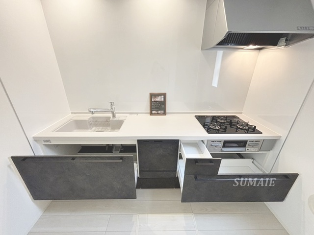 浦和区針ヶ谷4丁目戸建のキッチン|収納充実！