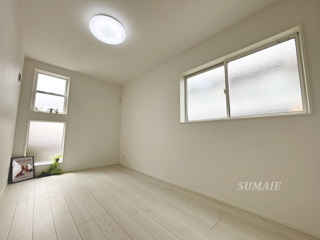 浦和区針ヶ谷4丁目戸建の居間・リビング|11.9帖のLDK☆