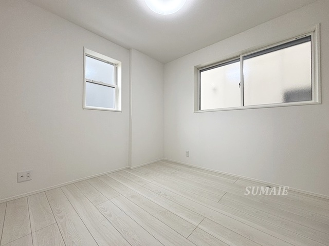 浦和区針ヶ谷4丁目戸建の洋室|各居室2面採光☆