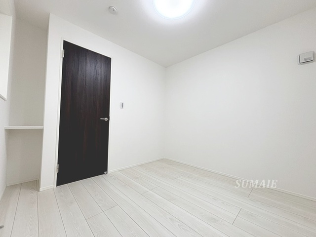 浦和区針ヶ谷4丁目戸建の洋室|白を基調とした内装です！