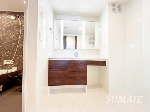 Ｂｅｌｌｅｖｉｌｌｅ桜木町の洗面所|独立洗面台！