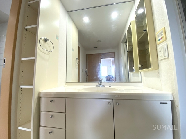 ハイムプラザ北浦和の設備|大きな鏡　洗面化粧台