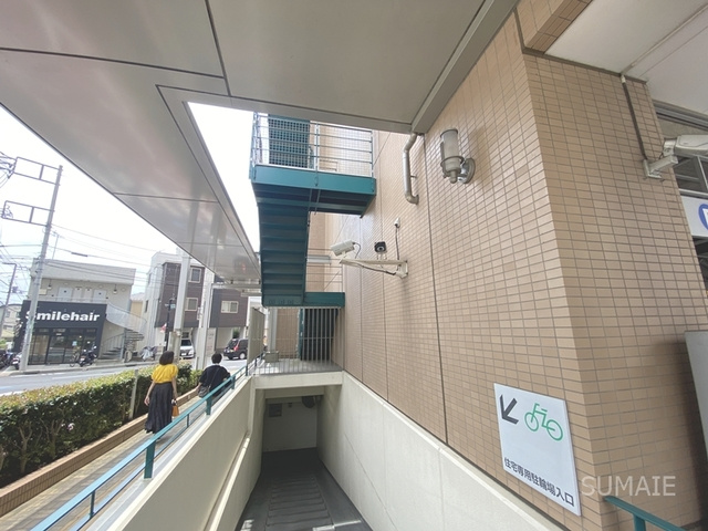 ハイムプラザ北浦和のセキュリティ|駐輪場入口防犯カメラ