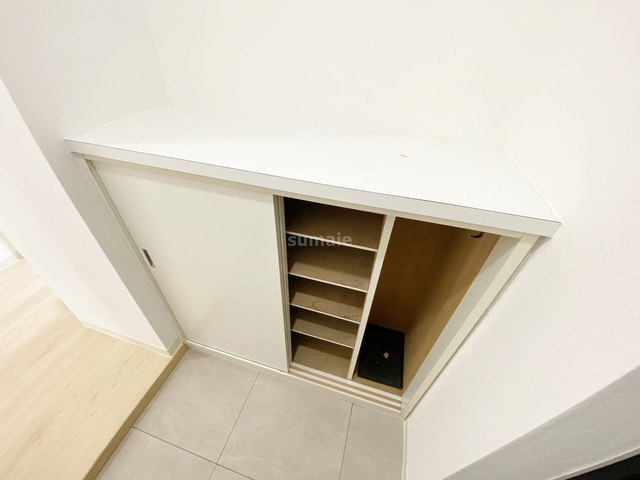 セレーノ大宮D棟の玄関|シューズボックス付き！