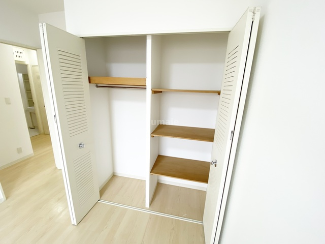セレーノ大宮D棟の収納|棚付きの収納スペース☆