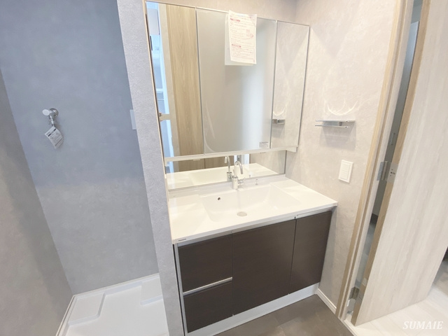 セレーノ大宮Bの洗面所|三面鏡タイプの独立洗面台☆