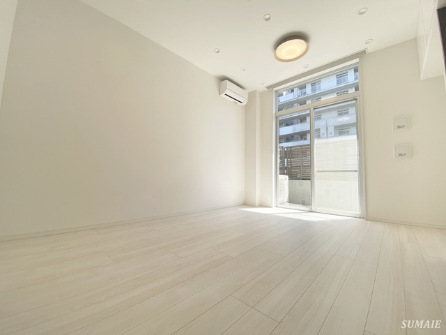 セレーノ大宮Bの居間・リビング|白で統一されたリビング☆