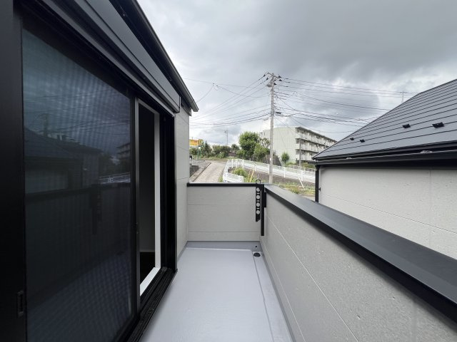 普通の建売住宅では物足りないアナタへ…【神奈川区三ツ沢中町】新築戸建のバルコニー|陽当たり良好なバルコニーです