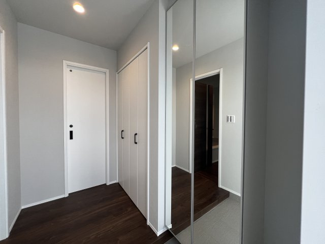 普通の建売住宅では物足りないアナタへ…【神奈川区三ツ沢中町】新築戸建の玄関|収納もある玄関です