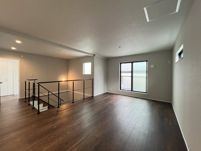 普通の建売住宅では物足りないアナタへ…【神奈川区三ツ沢中町】新築戸建の居間・リビング|おしゃれな居間です