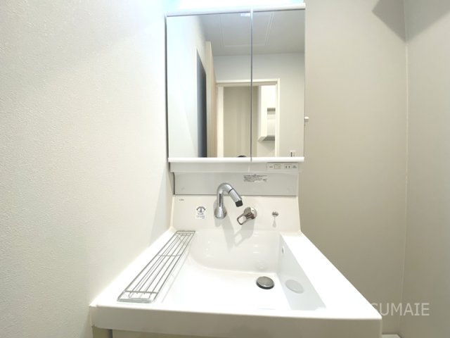 カーサ・ソンリエンテの設備|三面鏡タイプ洗髪洗面化粧台☆彡