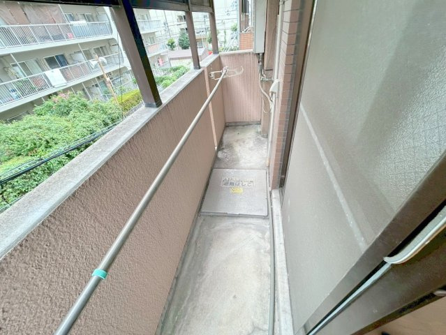 ユニヴェール新大阪のバルコニー