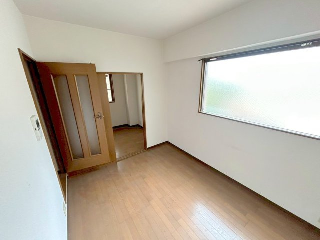 ユニヴェール新大阪の居間・リビング