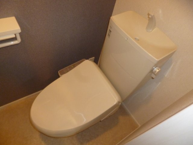 ロカ　ブリリアントBのトイレ|ウォシュレット