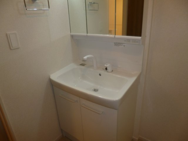 ロカ　ブリリアントBの独立洗面台|シャンプードレッサー