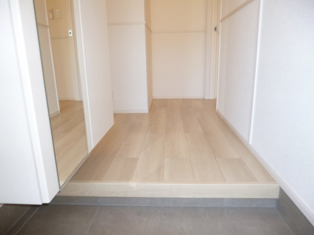 ロカ　ブリリアントBの玄関