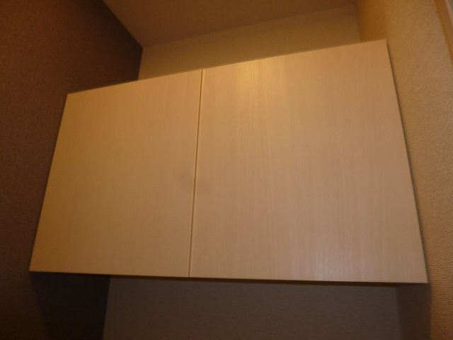 ロカ　ブリリアントBのトイレ|トイレ棚