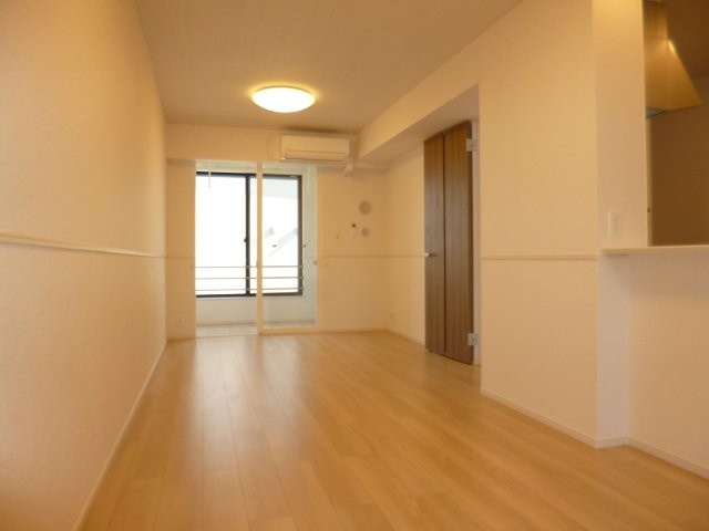 ロカ　ブリリアントBの居間・リビング