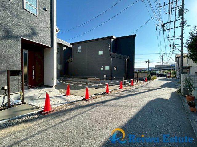 新築戸建　藤沢市羽鳥5丁目の前面道路含む現地写真