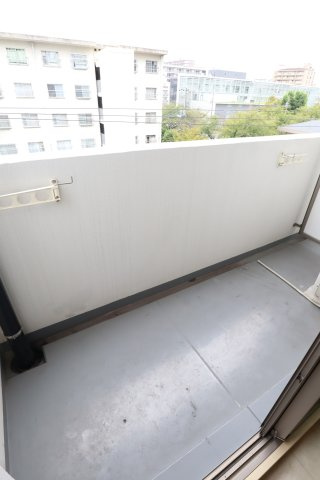 大阪市城東区関目６丁目の賃貸マンションのバルコニー
