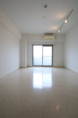 大阪市城東区関目６丁目の賃貸マンションの洋室