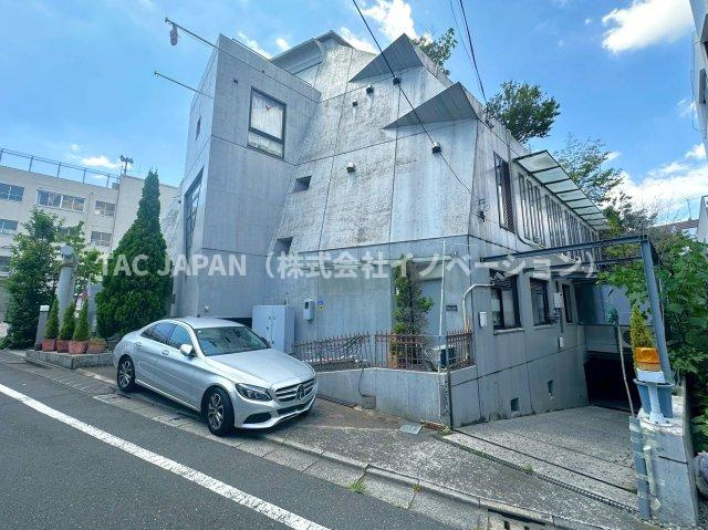 アーバンデザイナー設計・重厚SRC邸宅の前面道路含む現地写真|詳細な資料の送付や見学のご予約など「03-5918-8689」までお気軽にお問合せください。
「中野区本町の物件」とお伝えいただけますとスムーズです。