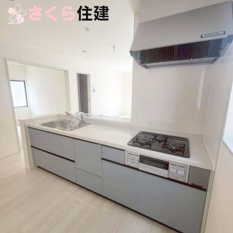 第1下野石橋　1号棟のキッチン|対面式のキッチンは家族の様子を伺ったり会話を楽しみながら家事ができます♪