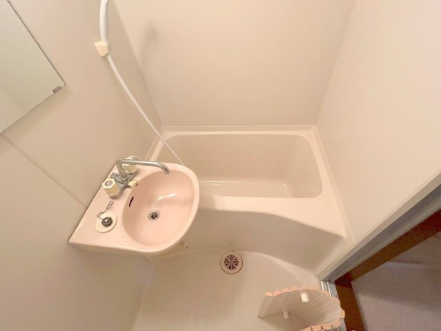 ユニヴェール新大阪の浴室