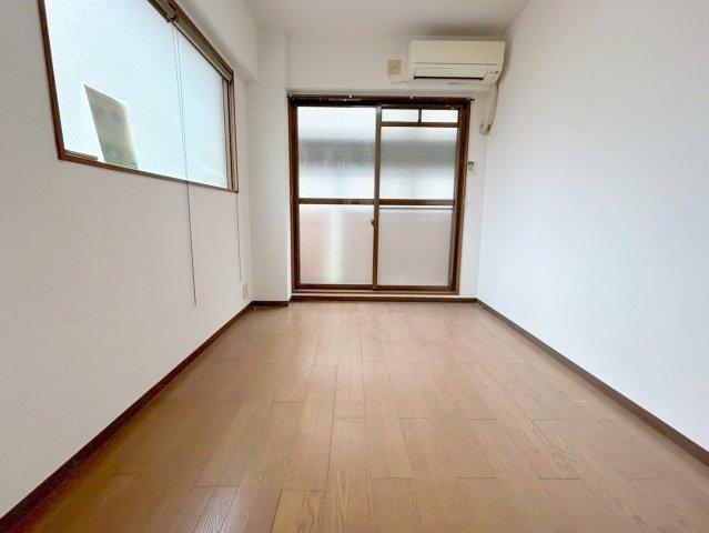 ユニヴェール新大阪の居間・リビング