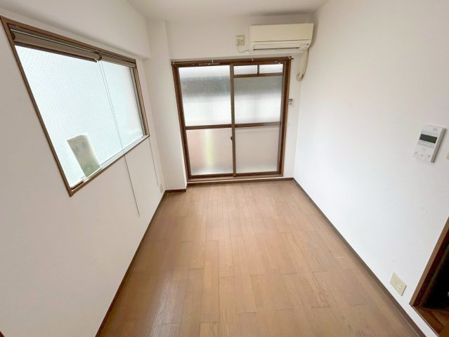 ユニヴェール新大阪の居間・リビング