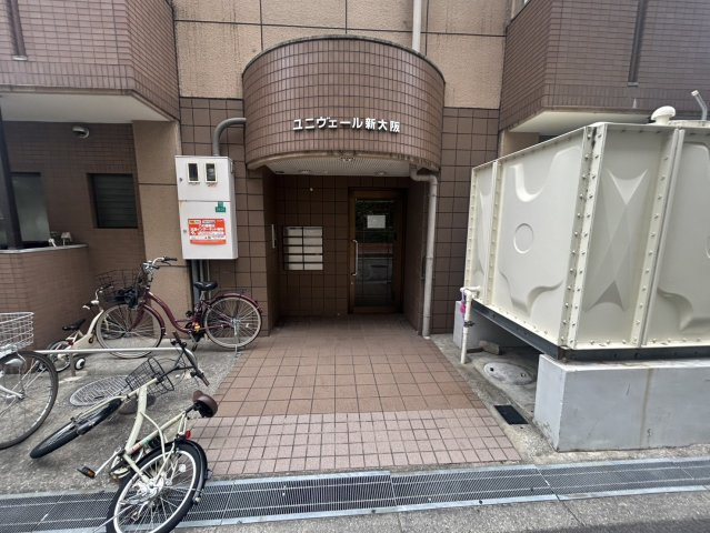 ユニヴェール新大阪のエントランス