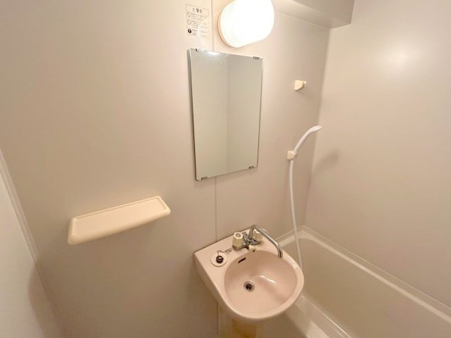 ユニヴェール新大阪の洗面所