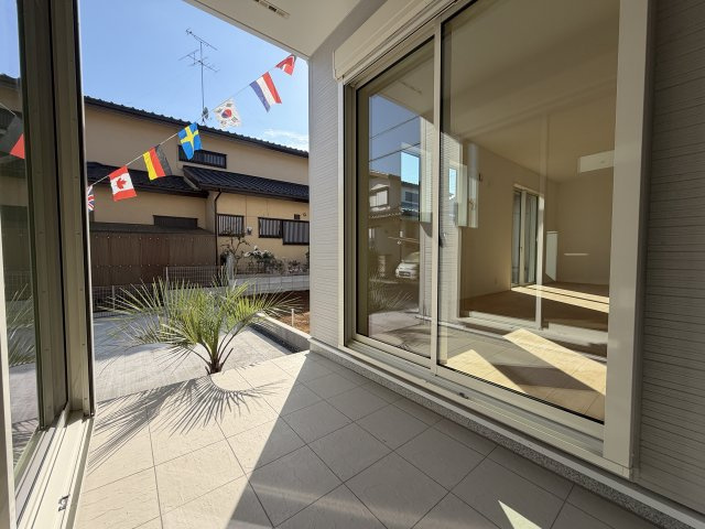 つくば市緑が丘第1期　新築戸建て　1号棟のその他|ホールやリビング、洋室から出入り可能なテラス！お家時間を満喫できる家族のくつろぎの場♪