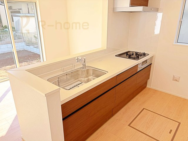 つくば市緑が丘第1期　新築戸建て　1号棟のキッチン|料理をしながら家族とコミュニケーションが取れる対面式システムキッチン。