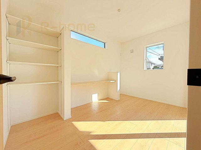 つくば市緑が丘第1期　新築戸建て　1号棟の洋室|テラスへ繋がる1階洋室！便利なカウンター＆可動棚付き♪