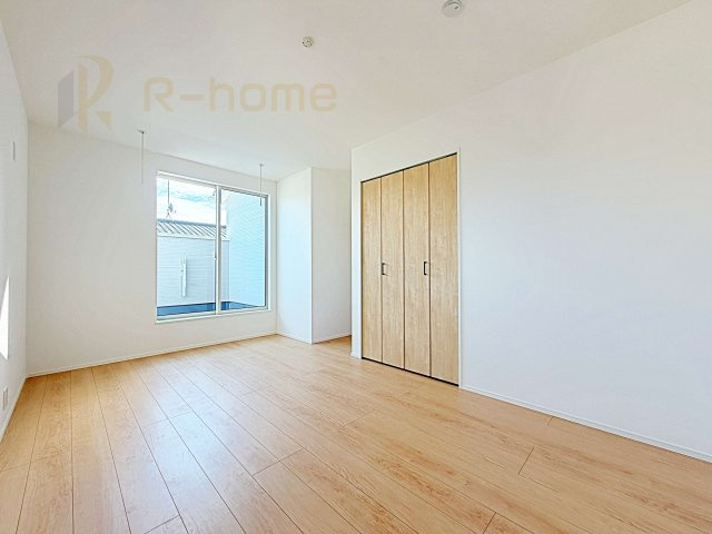 つくば市緑が丘第1期　新築戸建て　1号棟の洋室|どんな部屋家具も合わせやすいシンプルな洋室！共働き家庭も嬉しいホスクリーン付き♪