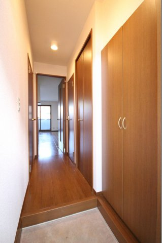 エスペランサ二見　A棟の玄関|※お部屋により仕様が異なる可能性があります。