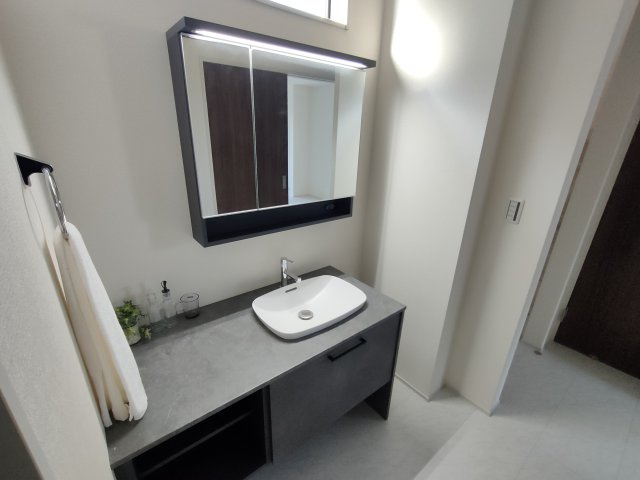 【Livele Garden】　古河市東諸川　第２　全1邸の前面道路含む現地写真|〇前面道路〇
南東側9.4m
広々前面道路！
徒歩圏内商業施設充実♪お買い物にも便利な立地です（＾＾）
2025年9月撮影