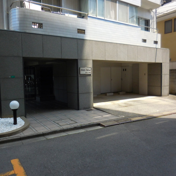 グリーンパレスの駐車場