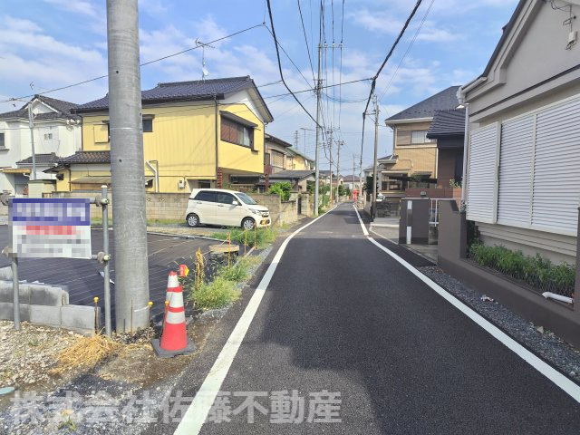 鴻巣市人形２丁目の売地の前面道路含む現地写真