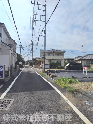 鴻巣市人形２丁目の売地の前面道路含む現地写真