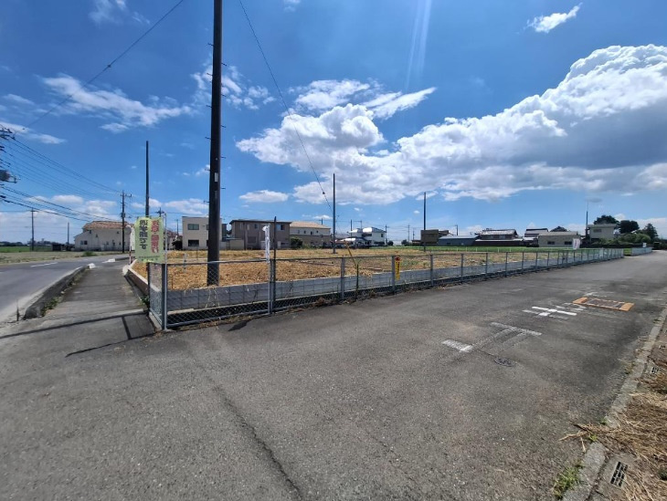 敷地面積60坪～　売地　川越市鴨田　全9区画の前面道路含む現地写真|南西側道路約４ｍ公道
