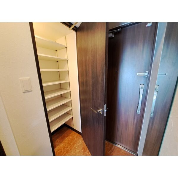 グランカーサ新大阪SOUTHの玄関