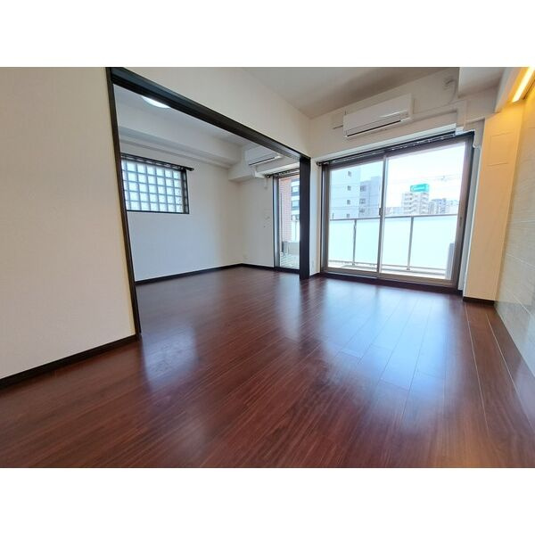 グランカーサ新大阪SOUTHの居間・リビング