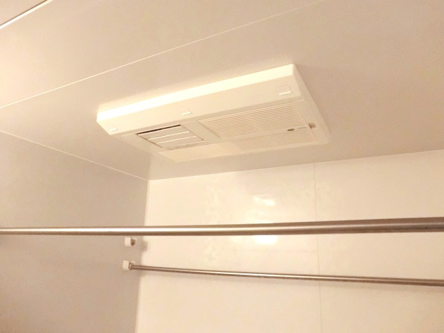 アルファスイート浦和本太フレストの設備|別号室の参考写真です☆梅雨時に便利な浴室乾燥機付きです。☆