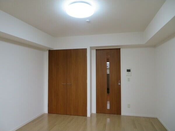 CASSIA高井田NorthCourtの洋室