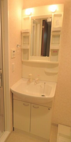 CASSIA高井田NorthCourtの洗面所