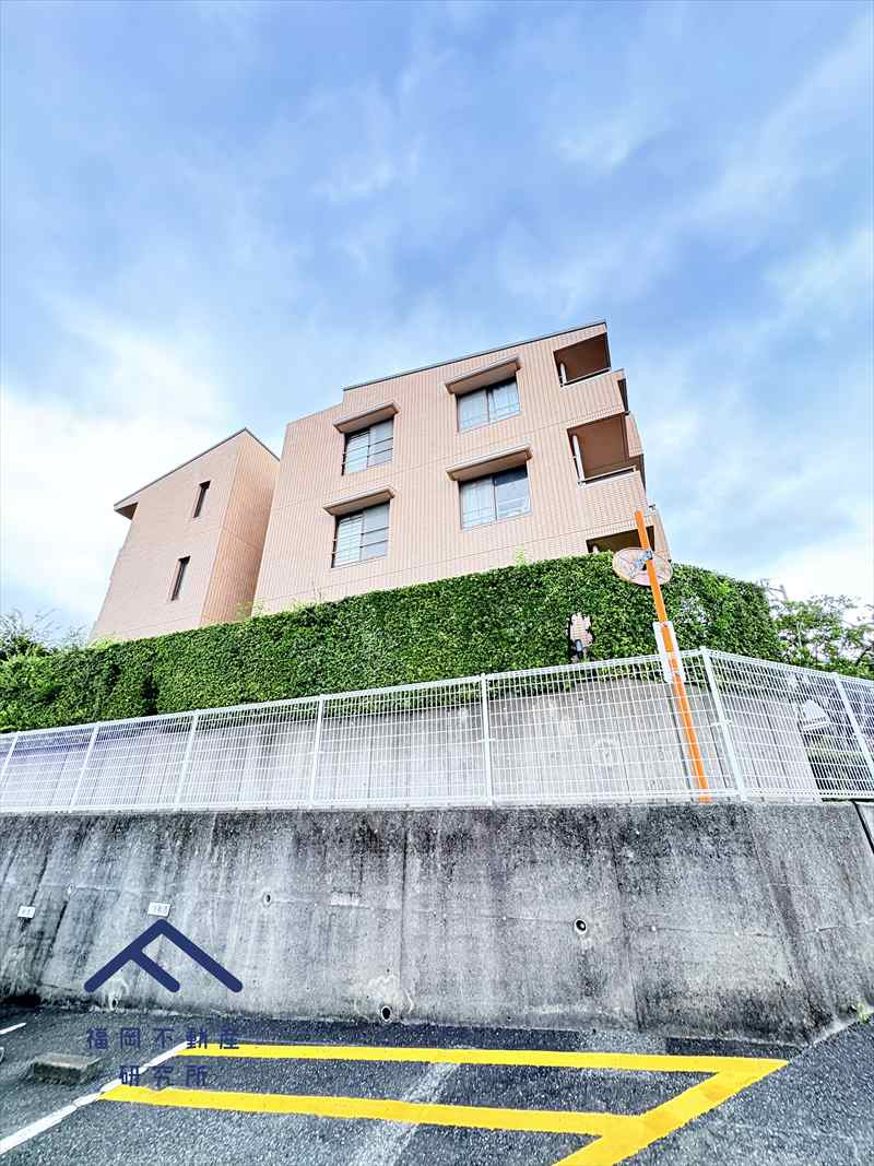 ロマネスク東油山アンベリールB棟の外観