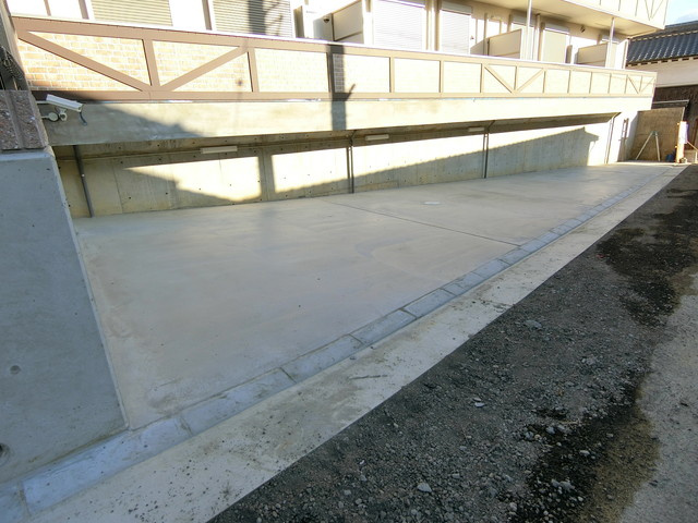 レークコートの駐車場