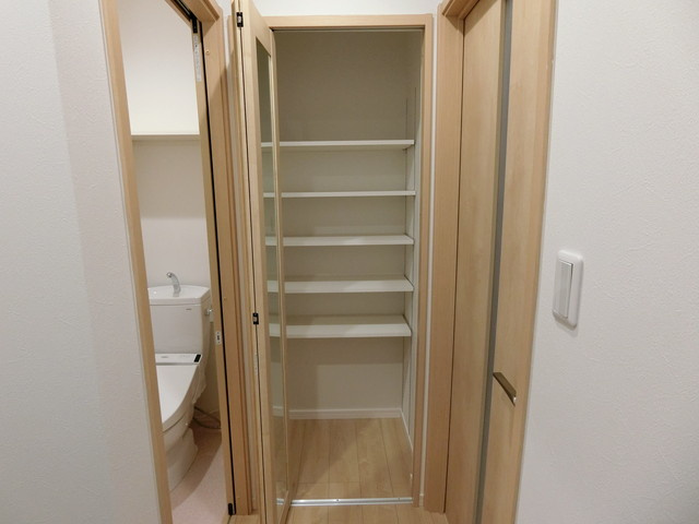 レークコートの玄関